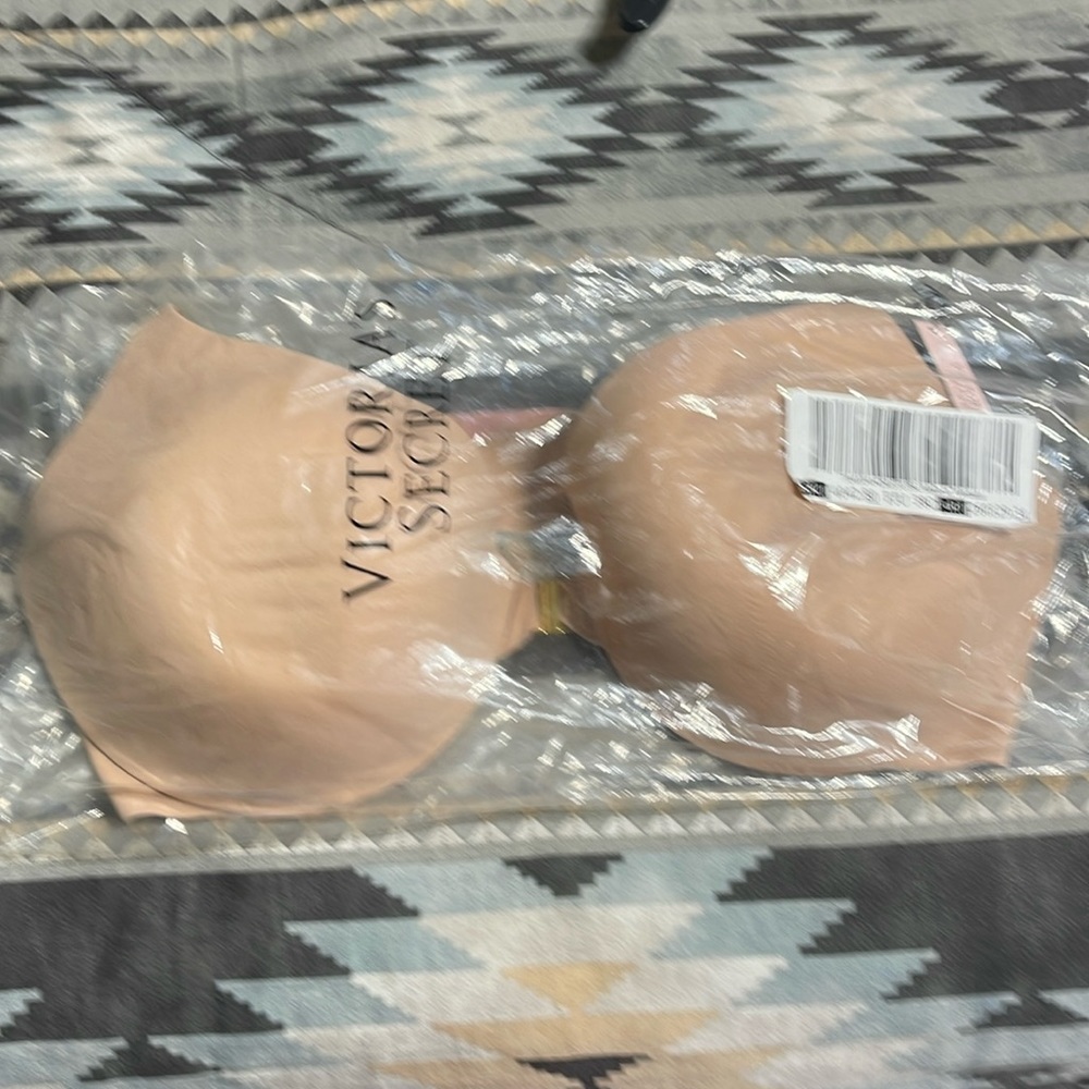Brand new! Sexy and comfortable Victoria’s Secret front closure bra.